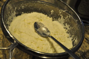 Squeeze out all water from paneer.