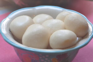 bowl full of rasgulla.